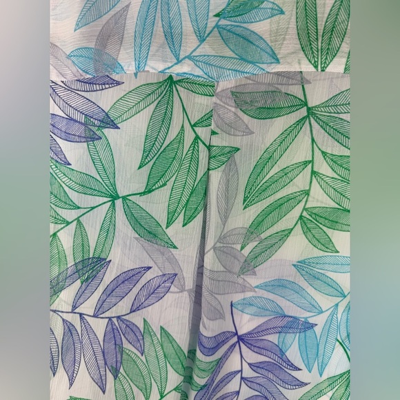 Liz Claiborne women’s white, green, blue sheer leaf print sleeveless tank Size M - Picture 5 of 6
